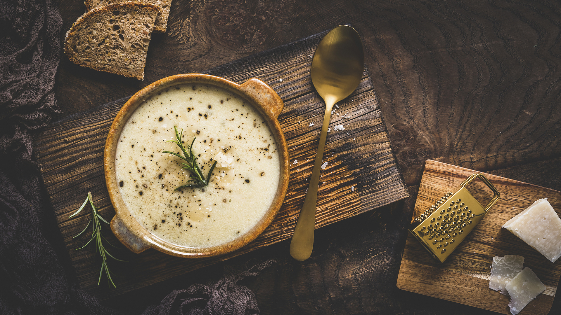 Eine Käsesuppe ist was Feines an kalten Wintertagen.