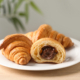 Schmackhafte Croissants mit Nuss-Nougat-Creme-Füllung