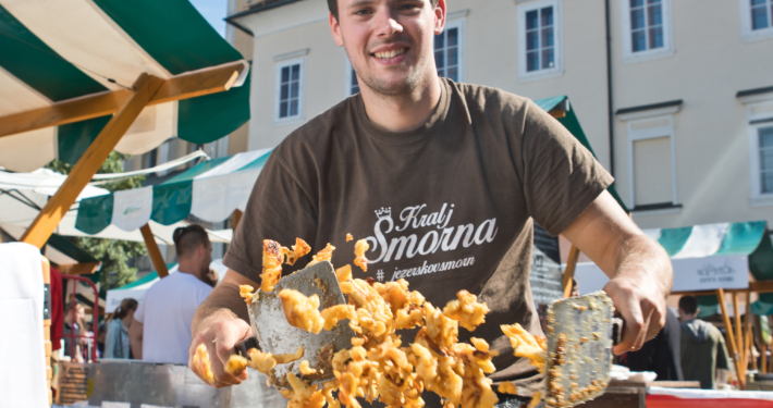 Der Streetfoodmarkt Odprta kuhna-offene Küche findet jeden Freitag von März bis Oktober statt.