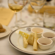 Bei sechs Events erfährt man Interessantes zu zu Öl und Käse aus dem Karst.