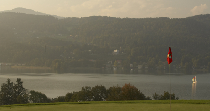 Nur ein Birdie vom KGC Dellach entfernt, ruht der wunderschöne Wörthersee