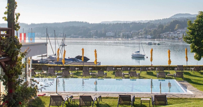 Blick über die Wörthersee Bucht in Velden