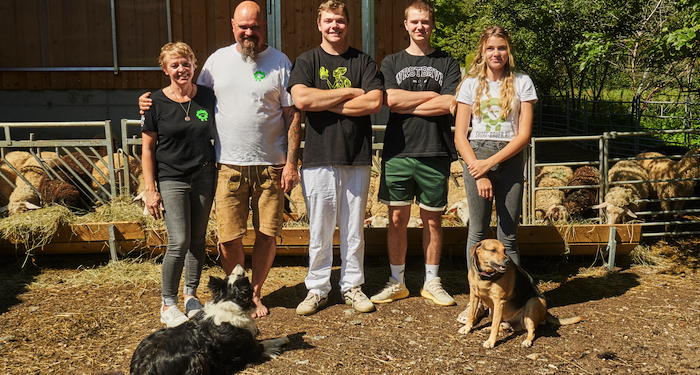 Eine Familie, ein starkes Team: Gerhild und Thomas mit Frederic, Manuel und Lucy (am Bild fehlt Emily).