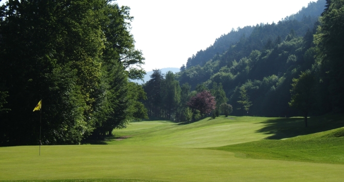 Saftige Fairways und idyllische Bahnen