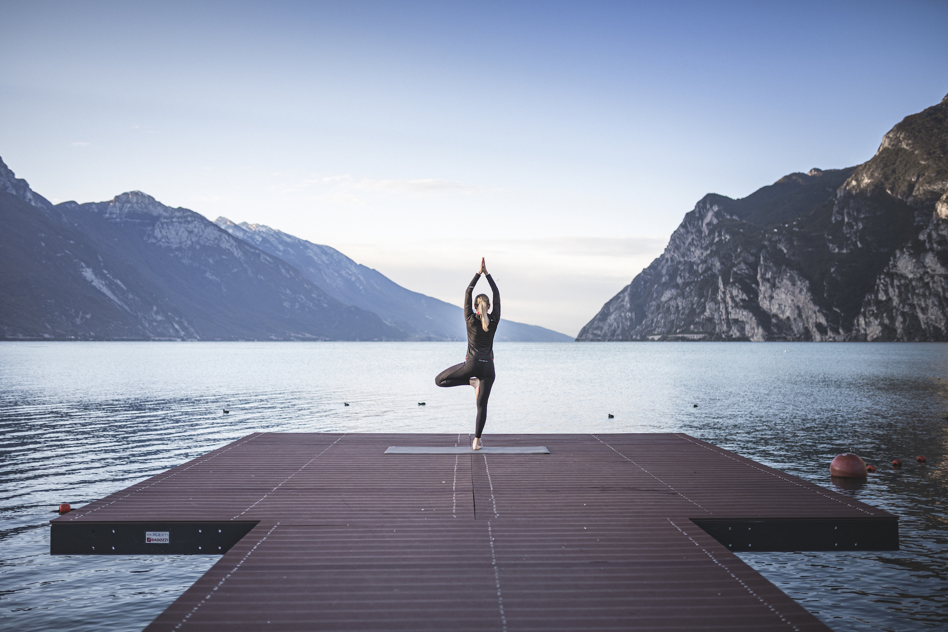 Entspannte Zeit bei Yoga direkt am See