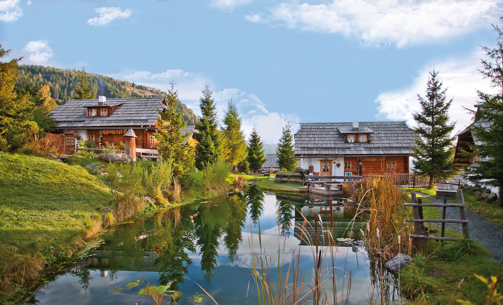 Das Almdorf Seinerzeit lädt zum genussvollen Sommerurlaub in seinen Chalets