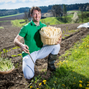 Christian Jäger baut bereits in der vierten Generation das edle Gemüse im Lavanttal an. 