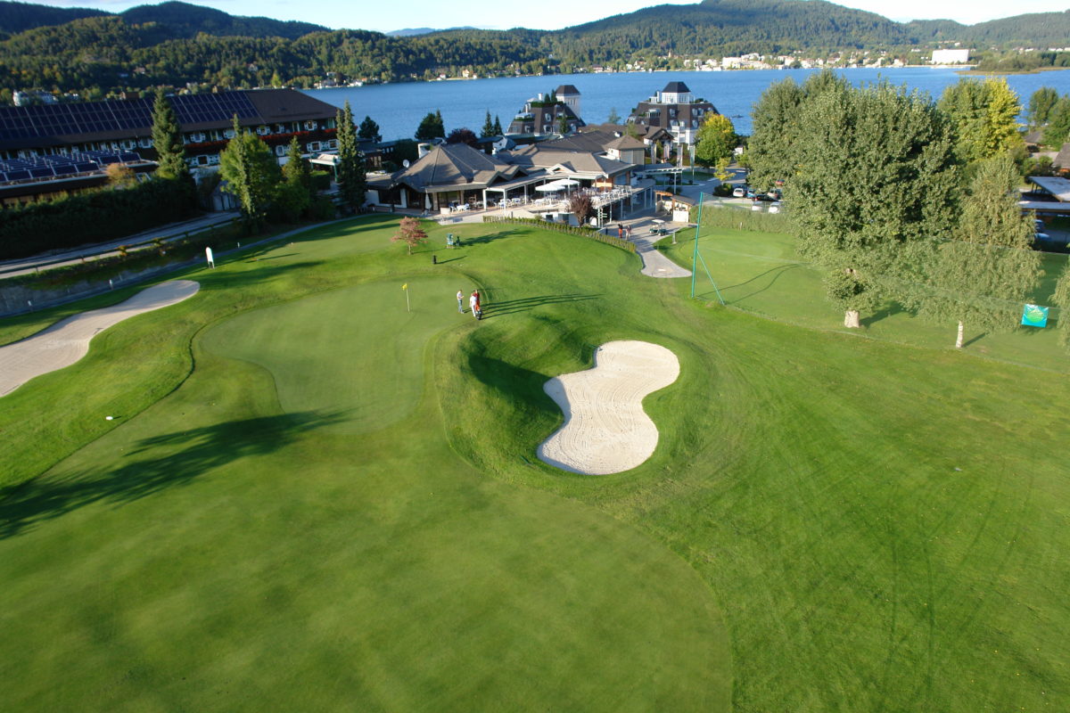 Die Visitenkarte des KGC Dellach: Das Clubhaus mit Blick auf den Wörthersee