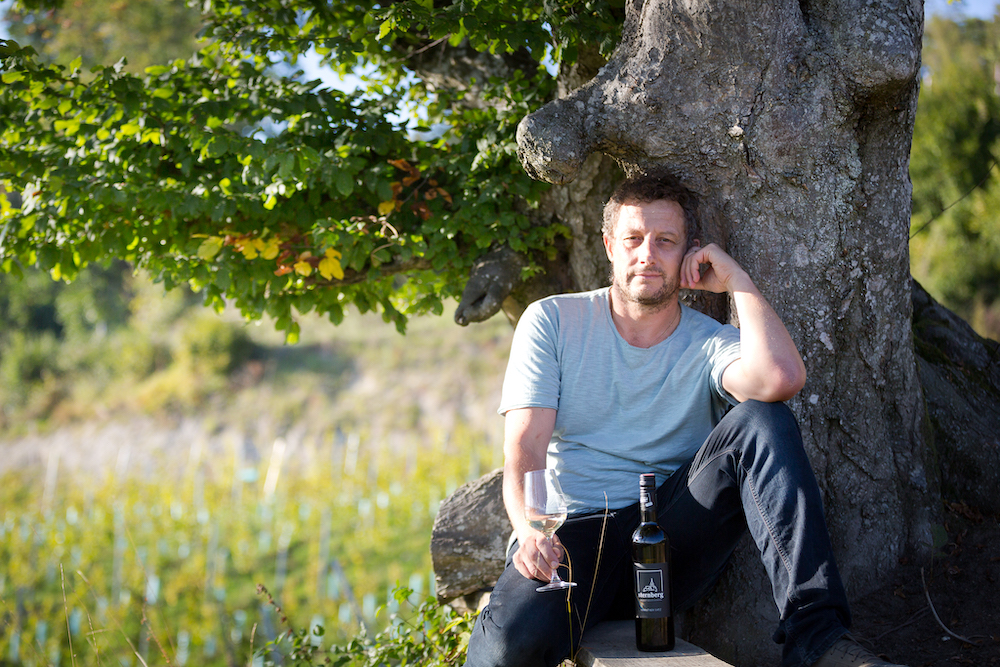 Alexander Egger auf seinem Weingut in Wernberg. Es ist ihm ein Anliegen, den Kärntner Wein sichtbarer zu machen.