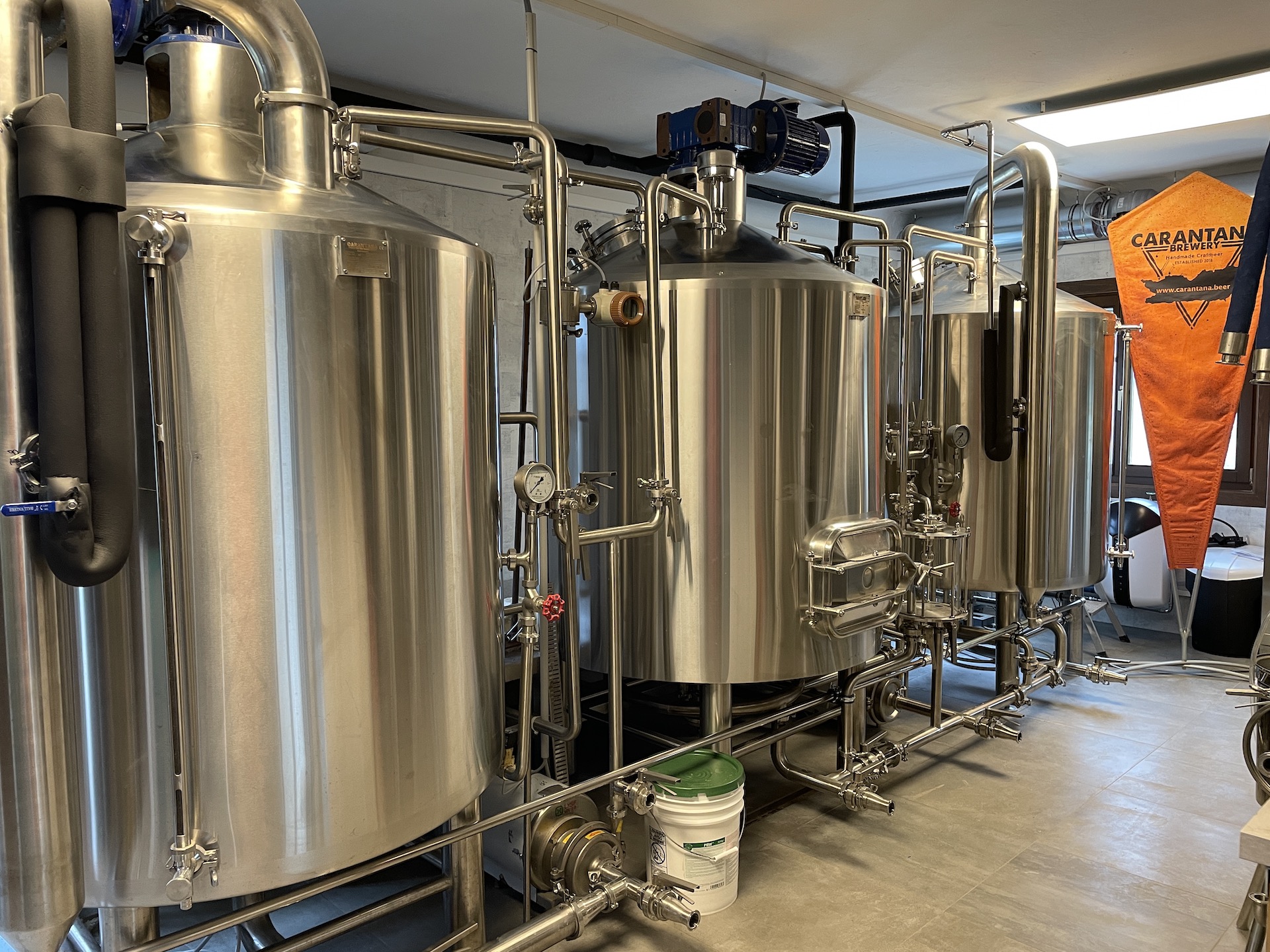 Die neue Anlage erlaubt die Produktion von bis zu 1000 Liter Bier.