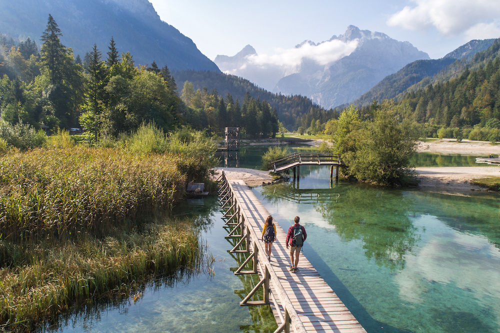 Der traumhaften Jasna See bei Kranjska Gora auf der slowenischen Seite des Weitwanderweges.