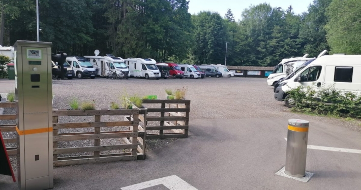 Am Rast-Stellplatz in Velden ist genügend Platz