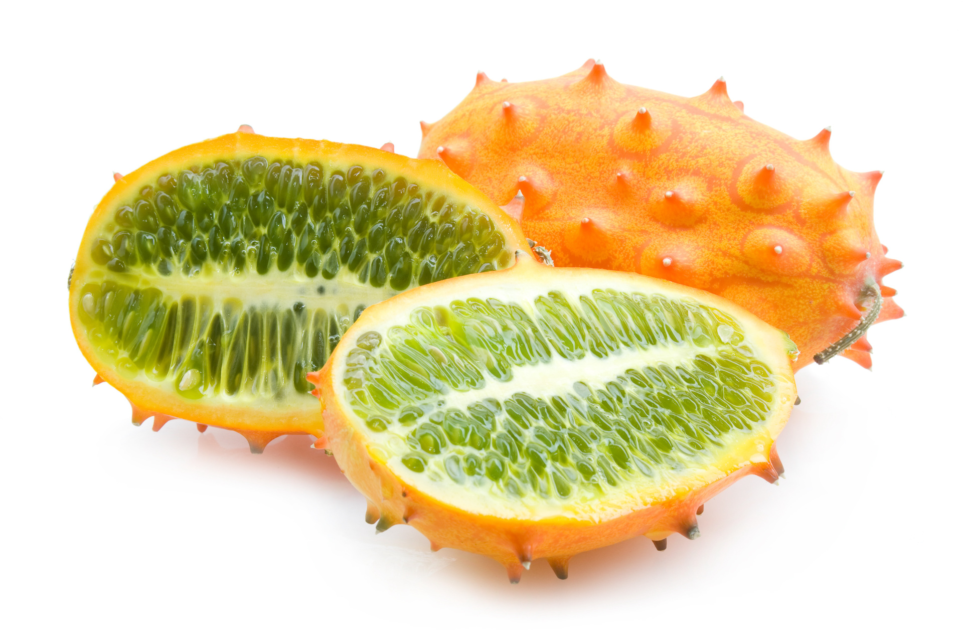 Im Inneren besteht die Kiwano aus einer grünen, gallertartigen Masse mit einer Vielzahl von essbaren Kernen.