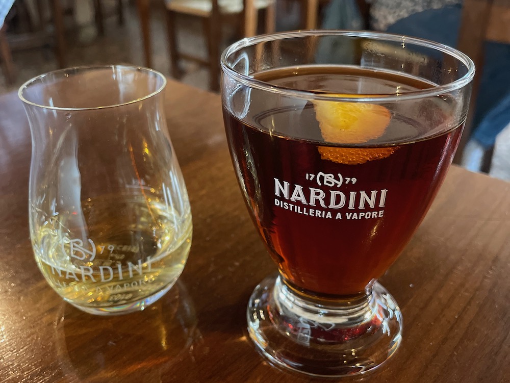  „Mezzo e mezzo“ wurde von Nardini kreiert, bekommt man aber in jeder Bar.