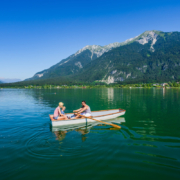 Gemütlich mit dem Ruderboot über den Pressegger See