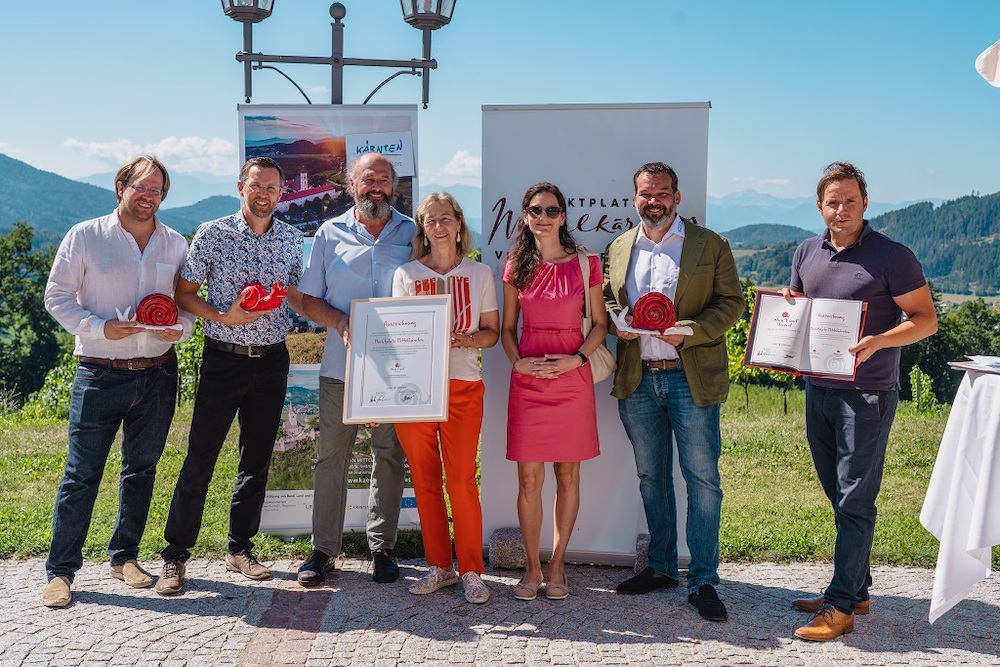 Motivierter Start in das Projekt: Georg Lexer (Sprecher ARGE Slow Food Travel Marktplatz Mittelkärnten), Gunter Brandstätter (GF Tourismusregion Mittelkärnten), Gottfried Bachler (Obmann Slow Food Kärnten), Ingrid Bachler (Obfrau Marktplatz Mittelkärnten), Kerstin Hoi (GF Camphill Liebenfels), Niki Riegler (Sprecher ARGE Slow Food Travel Marktplatz Mittelkärnten), Christian Tammegger (Projektleiter)