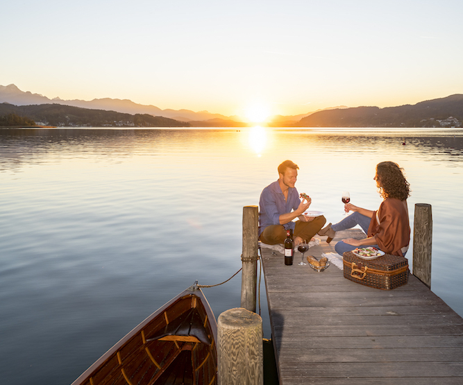 „Die Sonne und du …“ gehören in Kärnten einfach dazu. Noch ein Schuss Romantik und kulinarische Freuden in traumhafter Landschaft, was will man mehr?   