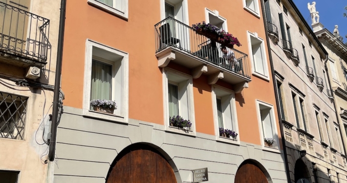 Im Herzen der Altstadt liegt das entzückende Relais Santa Corona.