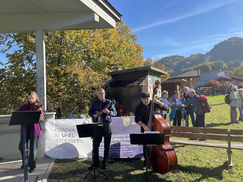 Bei flotter Musik wurde in Arnoldstein gestartet.