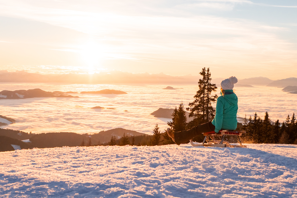 Auf der Saualm lassen sich unvergessliche Sonnenuntergänge „errodeln“.