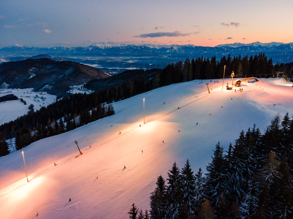 Flutlichtaction mit Blick über ganz Kärnten auf der Simonhöhe