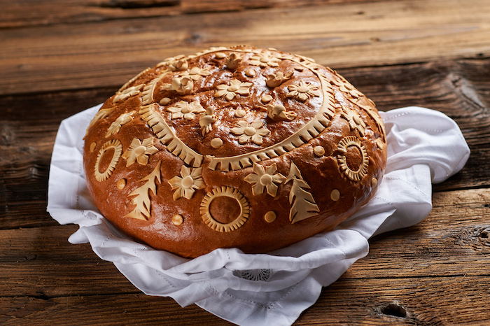 Das schön verzierte Weihnachtsbrot „Poprtnik“ gehört in Slowenien einfach dazu.