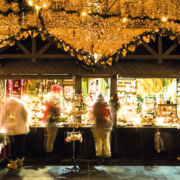 Der große Christkindlmarkt am Neuen Platz erwartet Sie mit jeder Menge zauberhafter Momente.