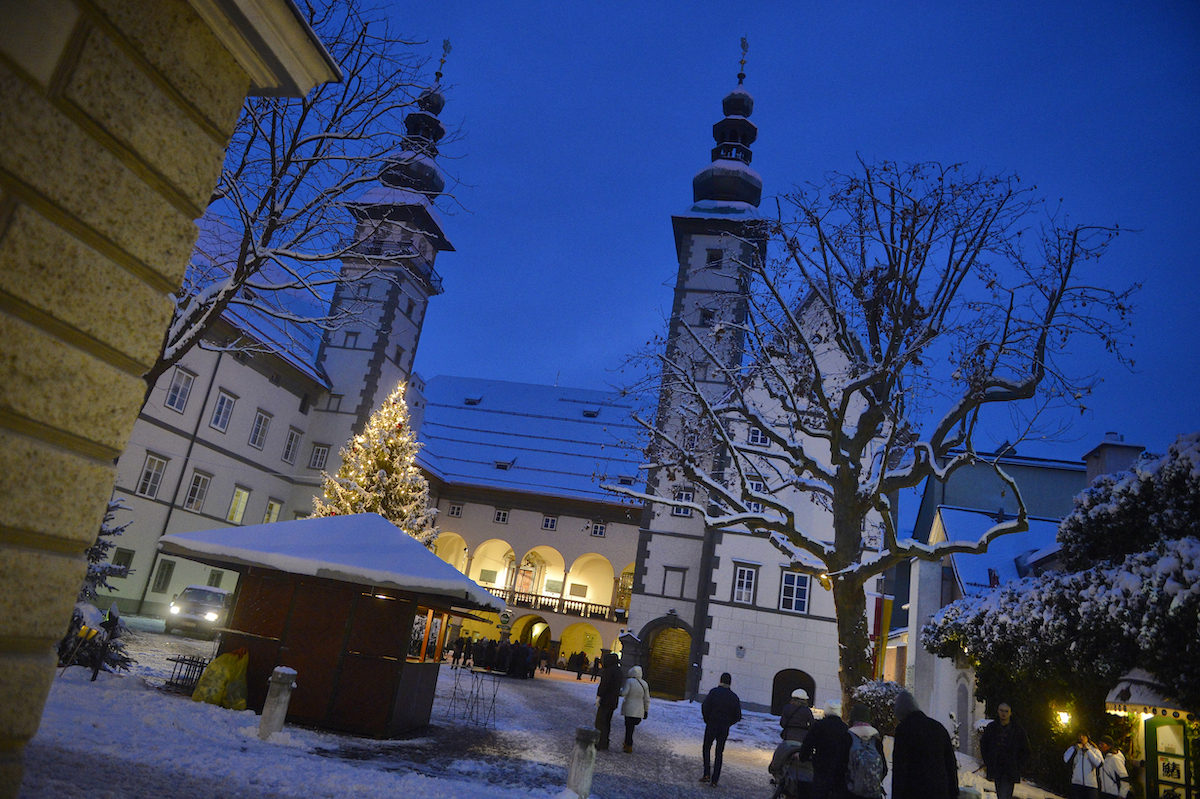 Der Landhaushof als besinnlicher Ort der Begegnung beim Stillen Advent