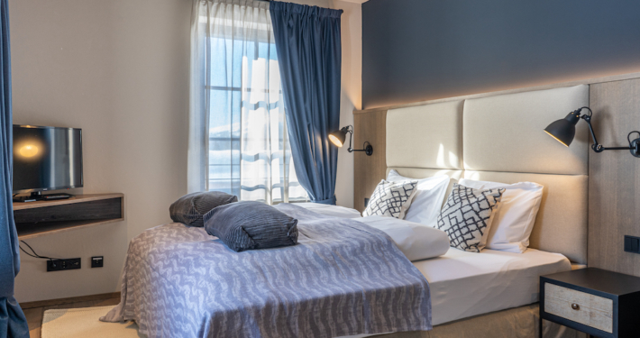 Die Ausstattung der acht Apartments ist gediegen, erdig und gemütlich.