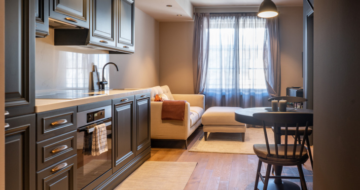 Die Ausstattung der acht Apartments ist gediegen, erdig und gemütlich.