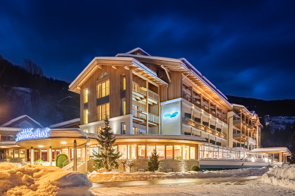Das Familien - Sportresort „BRENNSEEHOF ****s im Glanz der winterlichen Nächte