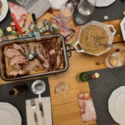 Schweinefleisch zum Jahreswechsel soll ja Glück bringen – daher gibt’s zu Silvester einen herzhaften Schweinsbraten.