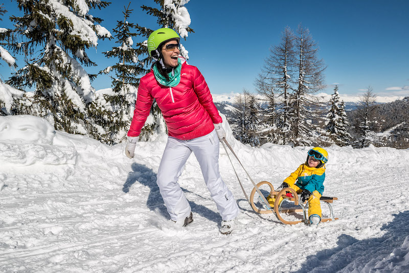 Ob hinauf oder hinunter: Wandernd oder mit der Rodel geht es zur Gamskogelhütte.