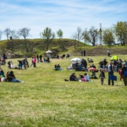 Ein regelrechtes Volksfest ist die „Pasquetta sui Bastoni“ in Palmanova.