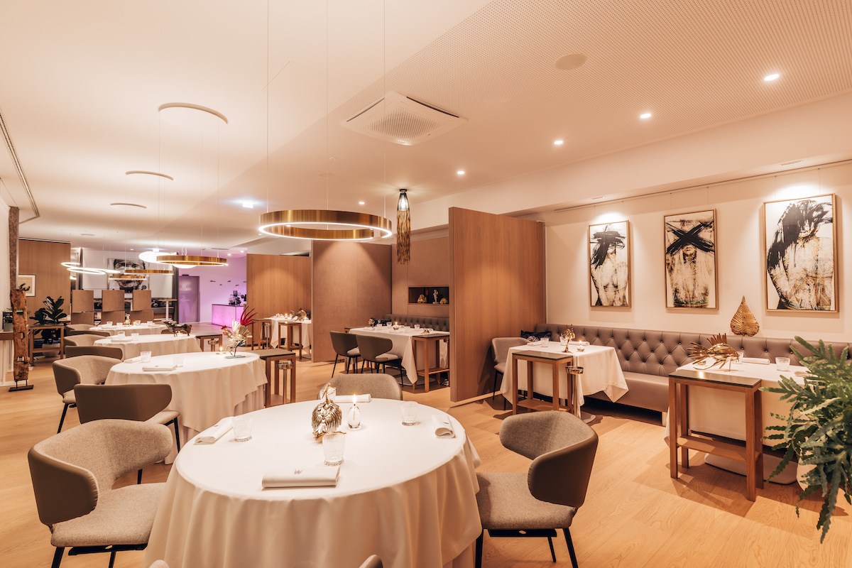 Das moderne und stilvolle Ambiente im Gourmet Restaurant Hubert Wallner
