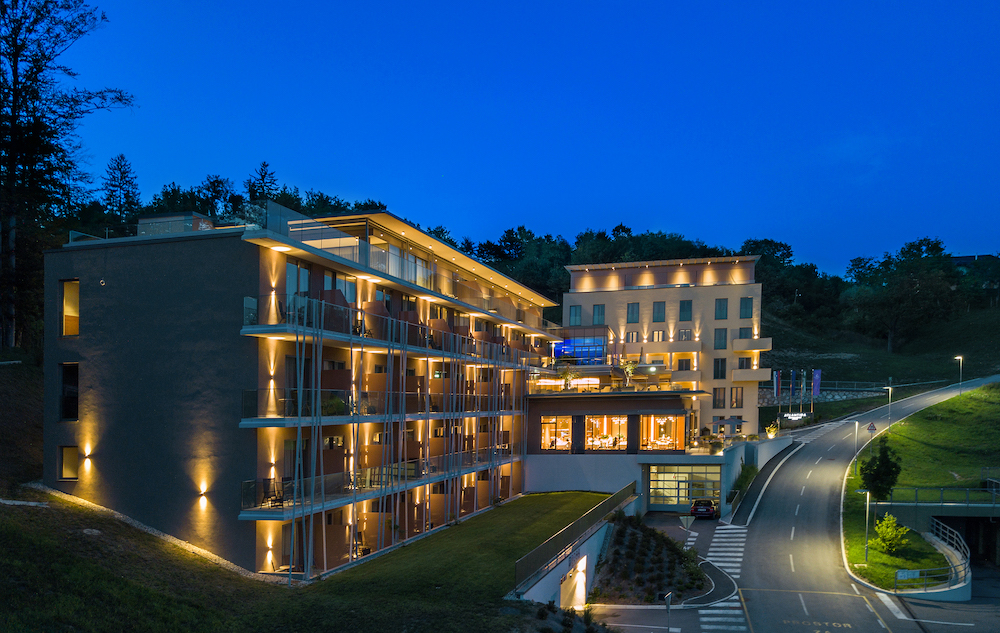 Das Luxus-Hotel ist nicht weit von Österreich entfernt.