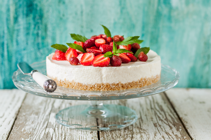 Das beliebte italienische Dessert „Panna Cotta“ (gekochter Schlagobers) schmeckt auch in Tortenform köstlich.