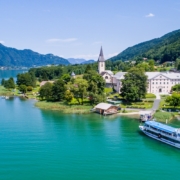 Stift Ossiach lässt sich auch gemütlich per Schiff erreichen.