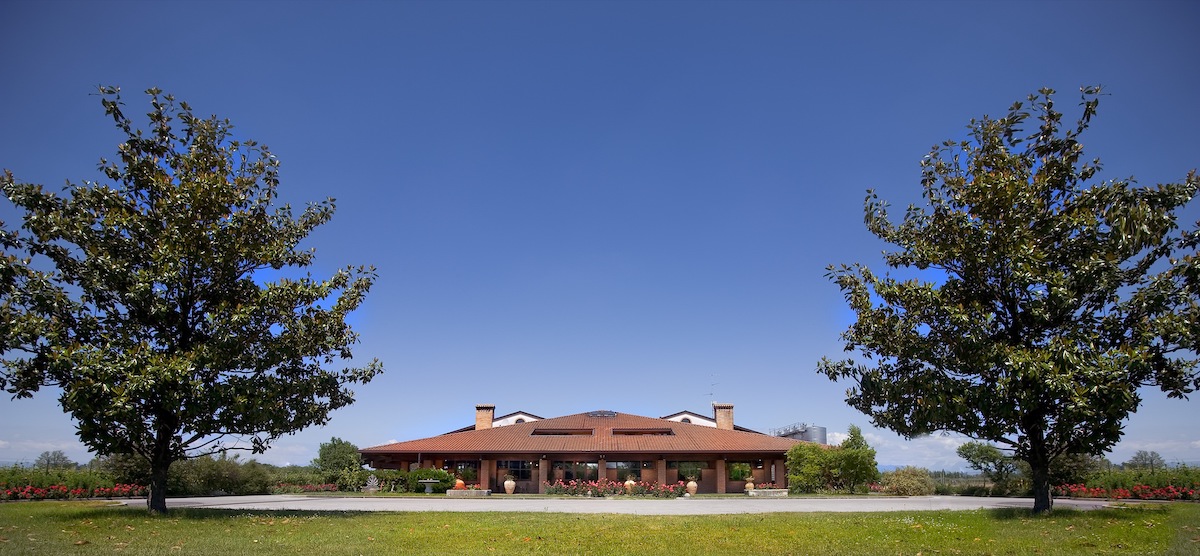 Die ungewöhnliche Villa als Cantina des Weinguts Pietro Pittaro liegt in der friulanischen Ebene bei Codroipo.