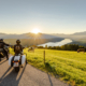Zwei heimische Motorrad-Guides nehmen Sie mit auf ausgewählte Erlebnistouren, wie um den Millstätter See und durch die Nockberge. 