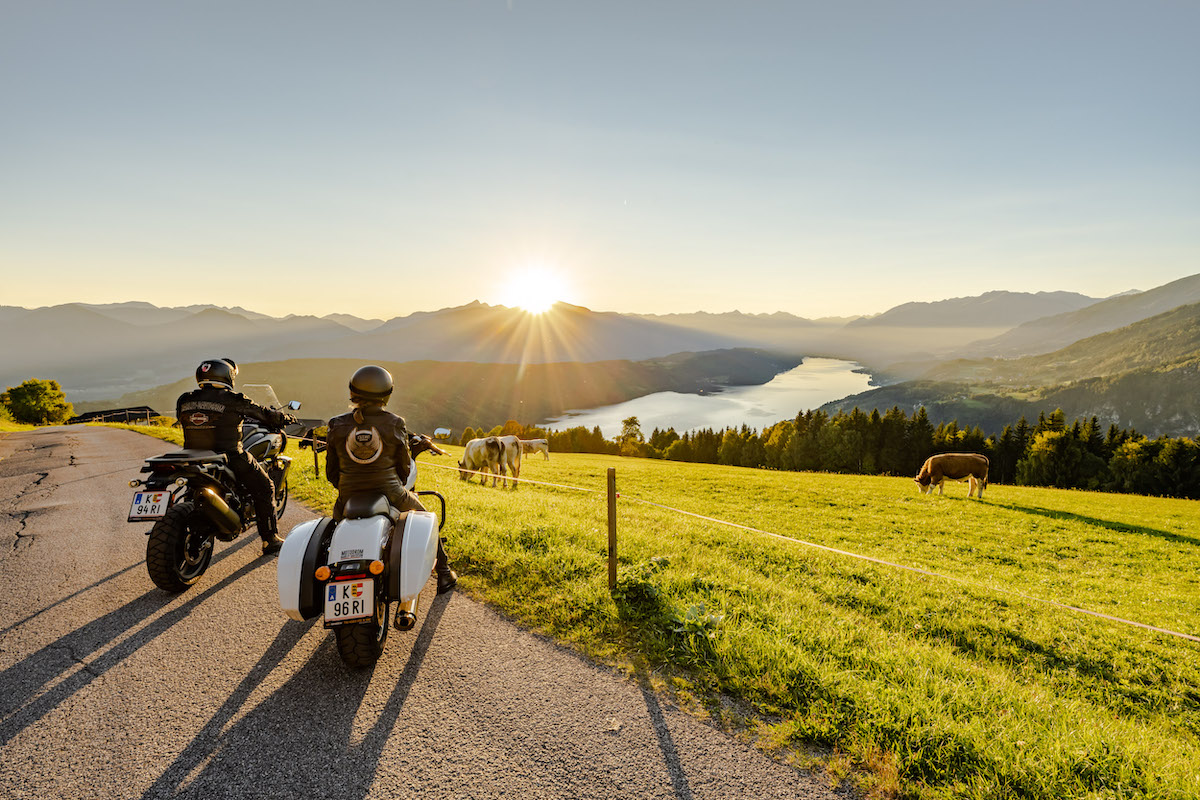 Zwei heimische Motorrad-Guides nehmen Sie mit auf ausgewählte Erlebnistouren, wie um den Millstätter See und durch die Nockberge. 