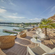 Sommerfeeling auf den Seeterrassen des Falkensteiner Schlosshotel Velden