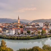 Villach, die Stadt an der Drau, besticht durch Lebensfreude und vielfältige Naturerholungsräume.