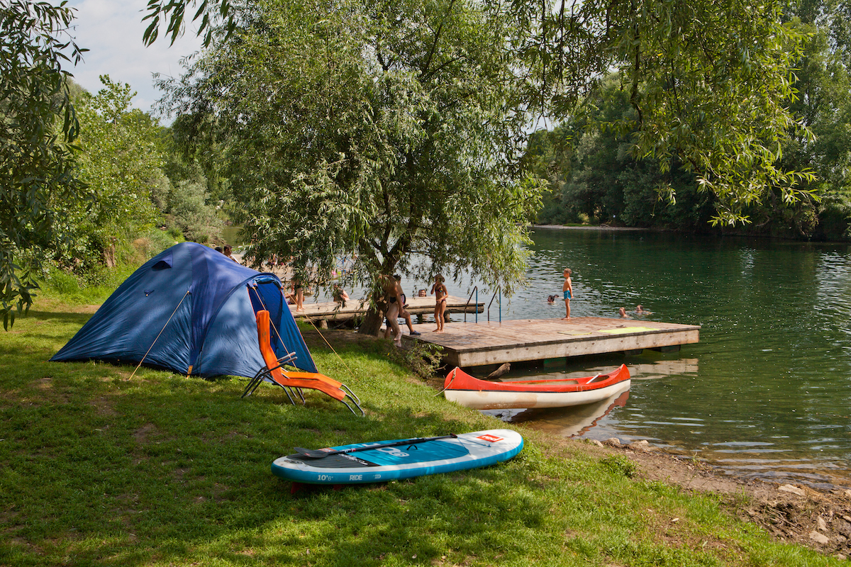 Die Kolpa ist der wärmste Fluss des Landes und ideal für einen Aktivurlaub mit der Familie.