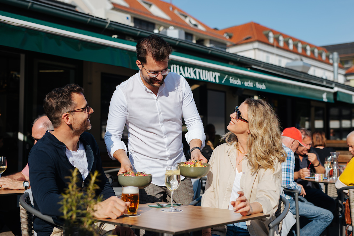 After Work Markt: Noch zwei Mal wird der Benediktinermarkt im Juni in eine lässige Partyzone verwandelt. Nach der Sommerpause geht es am 25. August weiter.