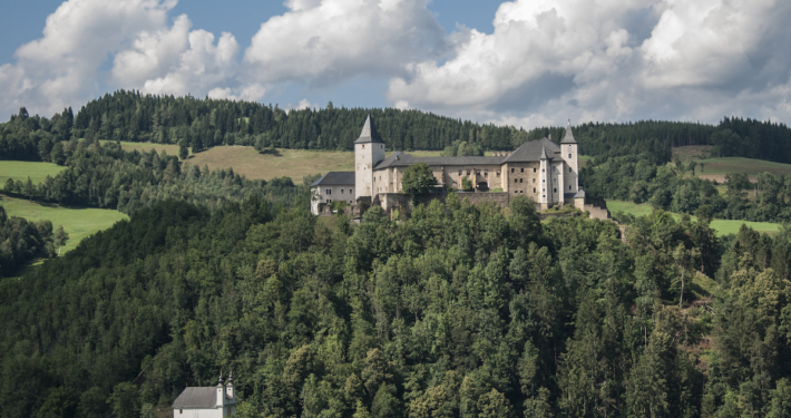 Historische Mauern: Burg Strassburg