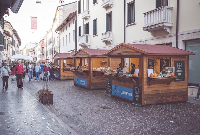 Die besten Produzenten präsentieren sich in der pittoresken Altstadt.