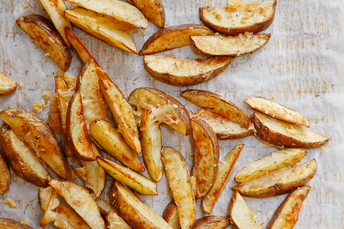 Wedges mit Parmesan und Kräutern