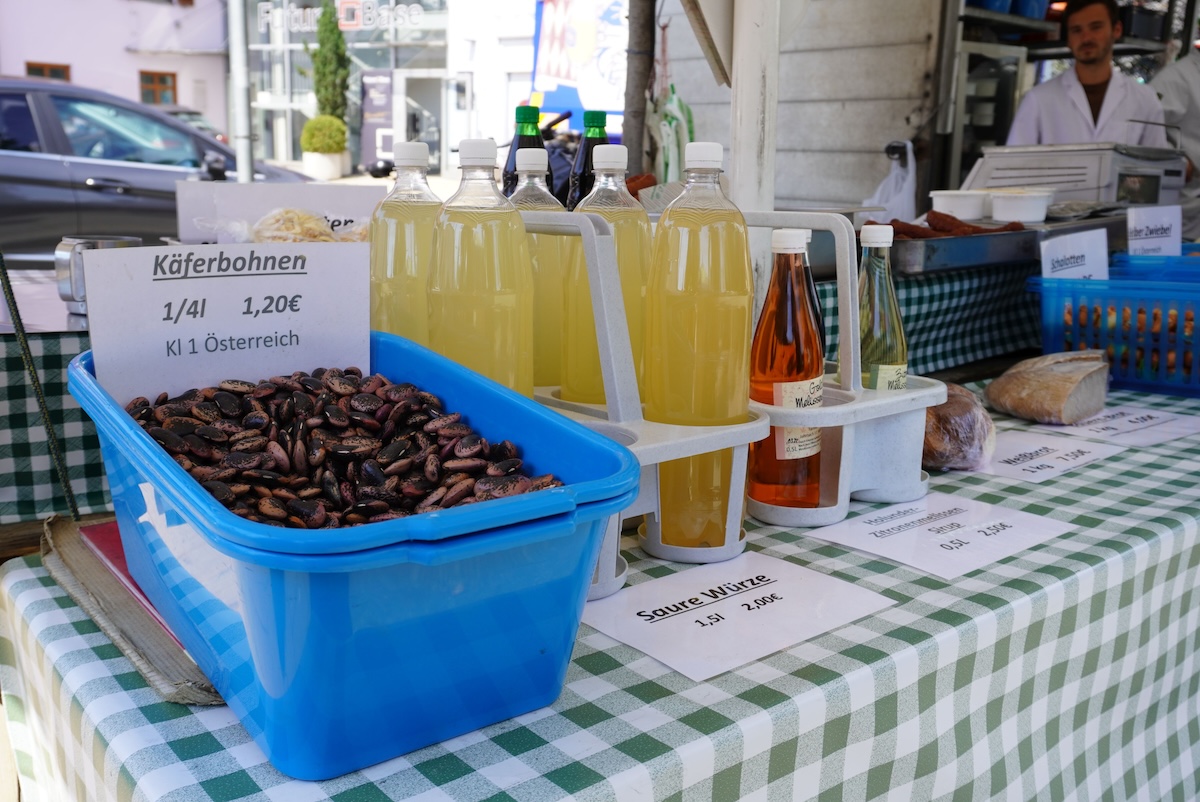 Die Bauernmärkte in der Stadt sind auch Hüter der Traditionen: Käferbohnen gehören dazu.
