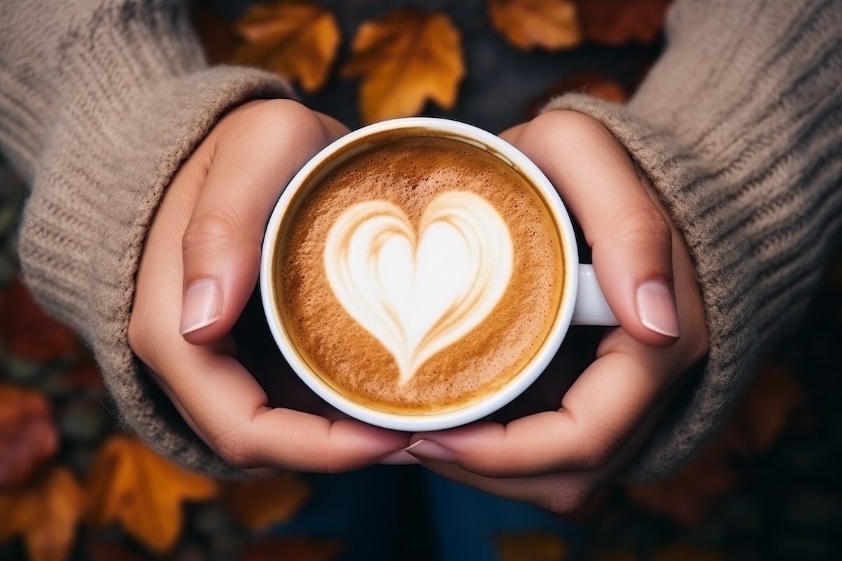 Am liebsten trinken wir unseren Kaffee zuhause, und dann genießen viele einen cremigen Cappuccino mit geschäumter Milch.